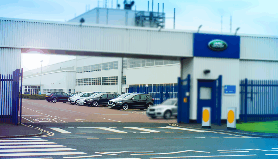 Jaguar Land Rover detiene su producción en Reino Unido por escasez de semiconductores